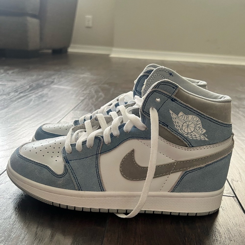 Jordan Women's Blue and White Sneakers